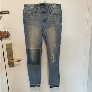 Women's raw hem distressed Jeans